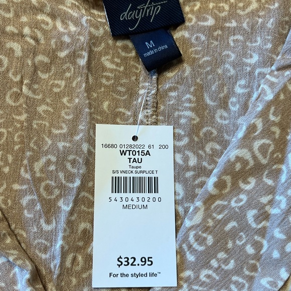 Daytrip Buckle Surplice Animal Print Leopard Top Womens Medium - Picture 5 of 6